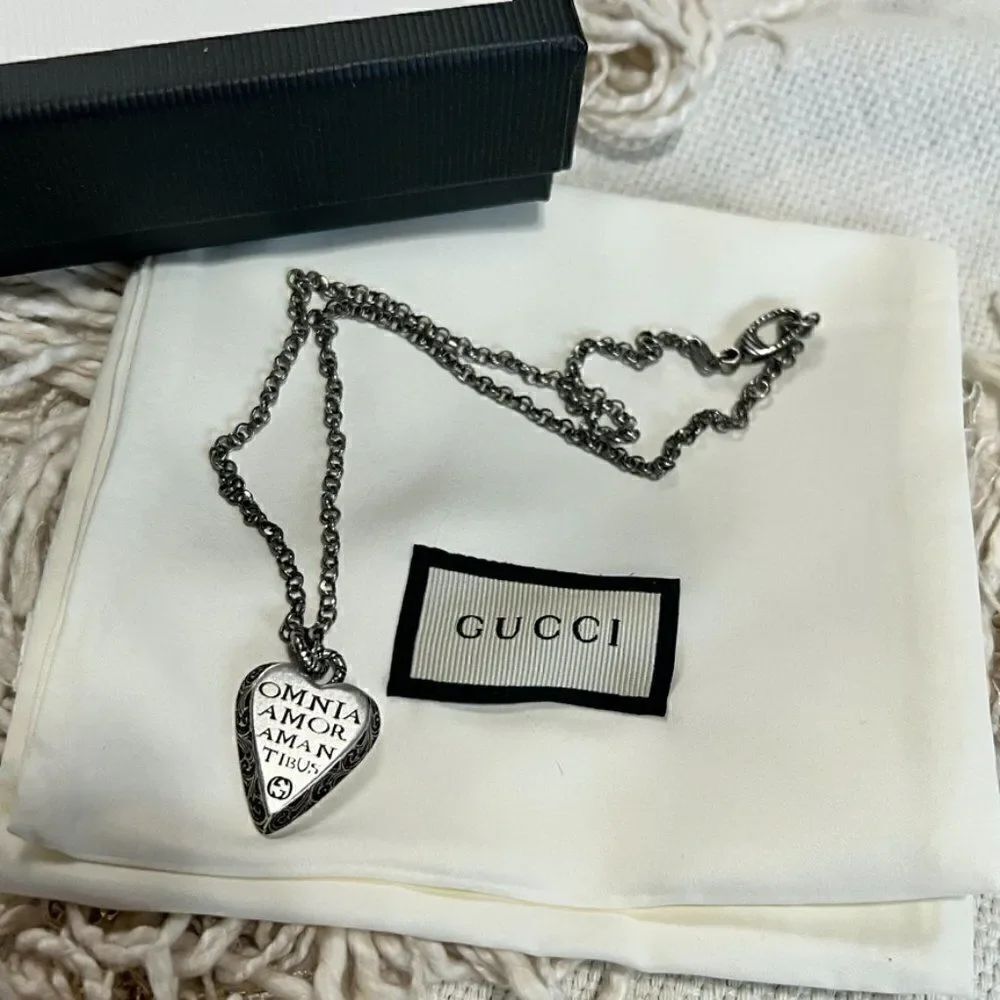 GUCCI Sterling Silver Necklace with Engraved Heart Omnia Amor Amantibus